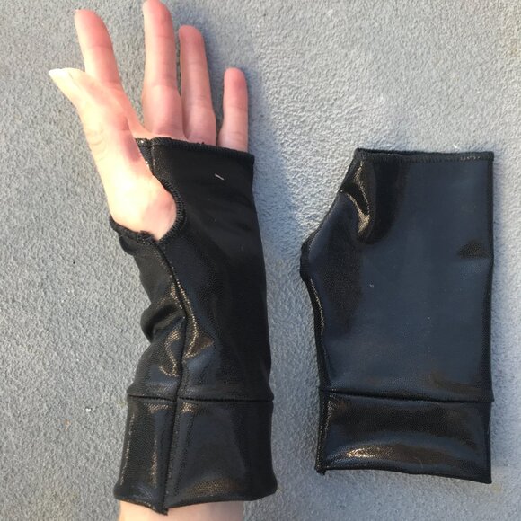 Black Fingerless Gloves Holographic Arm Cuffs Oil Slick Wet Look Cosplay Costume - Picture 5 of 6